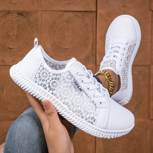 Flora lace sneakers | Lichte damessneakers met kanten details en ademende mesh