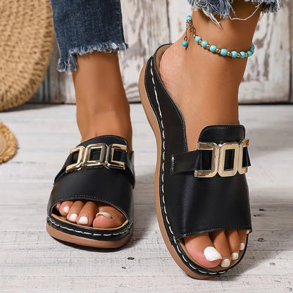 AdeleSE | Chic damessandaal met sleehak