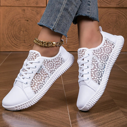 Flora lace sneakers | Lichte damessneakers met kanten details en ademende mesh
