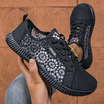 Flora lace sneakers | Lichte damessneakers met kanten details en ademende mesh