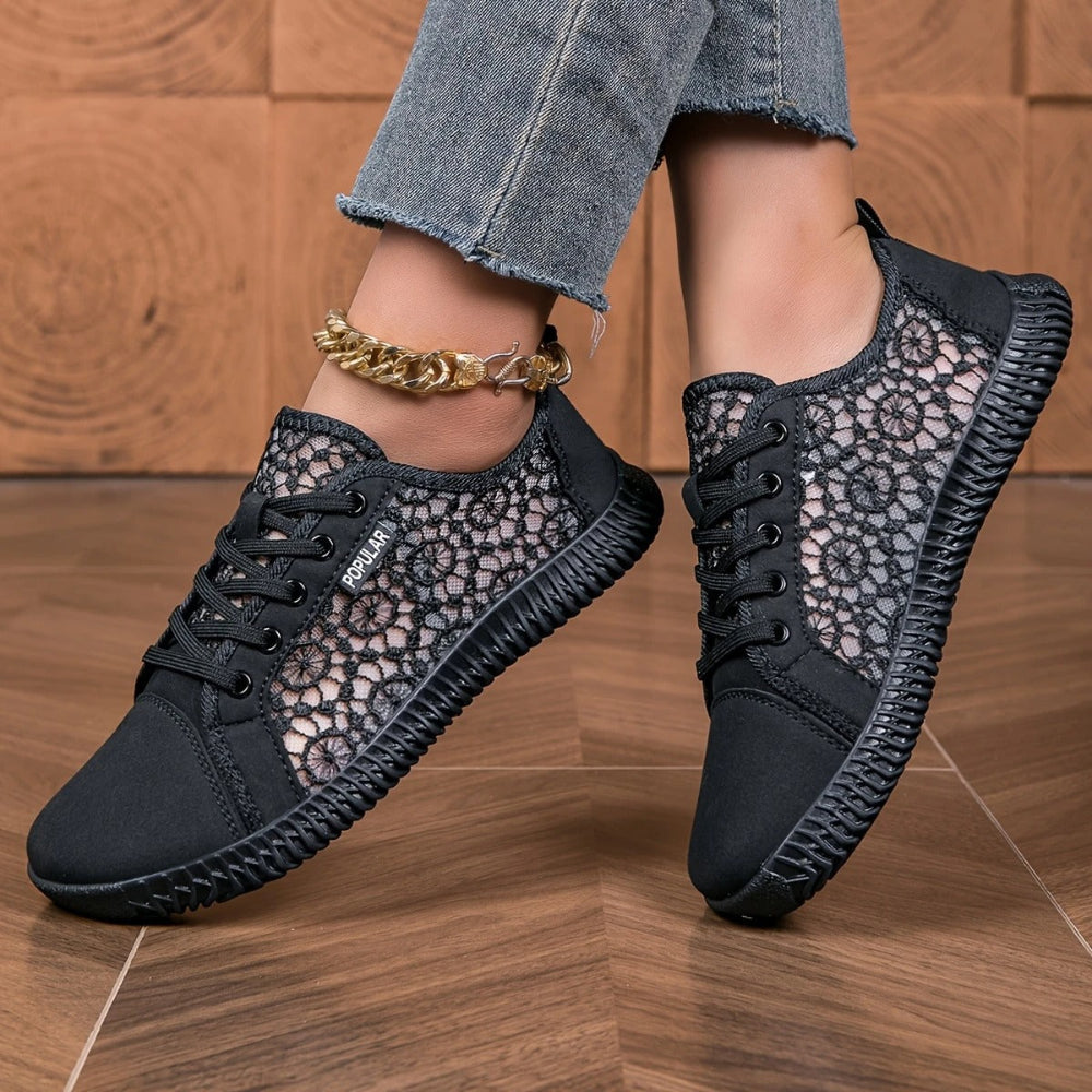 Flora lace sneakers | Lichte damessneakers met kanten details en ademende mesh