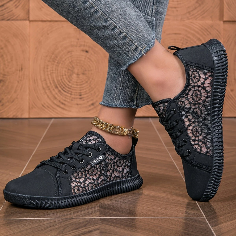 Flora lace sneakers | Lichte damessneakers met kanten details en ademende mesh