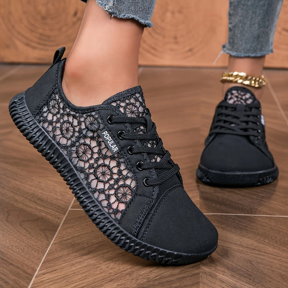 Flora lace sneakers | Lichte damessneakers met kanten details en ademende mesh